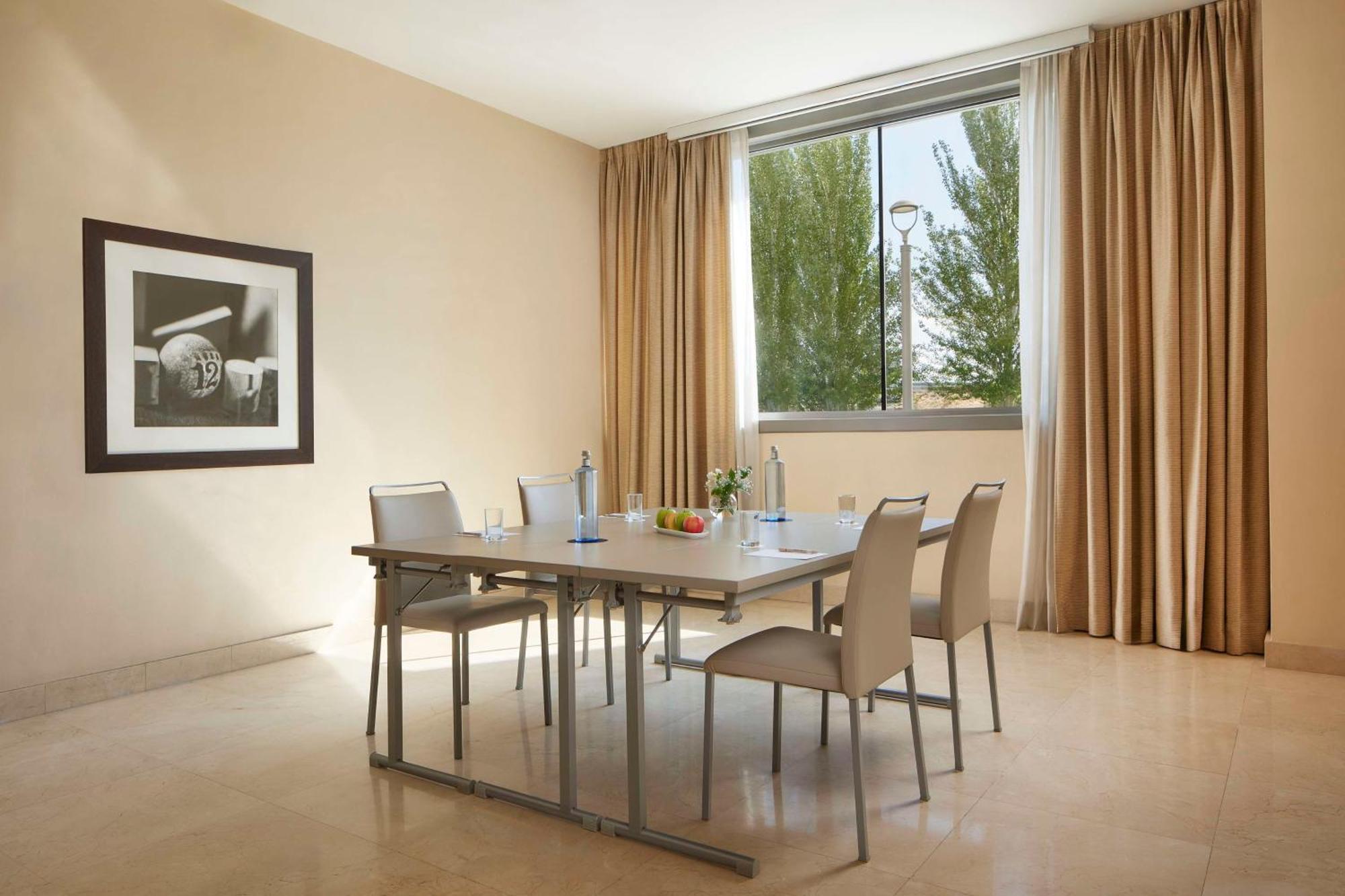 Nh Alcorcon Hotell Eksteriør bilde