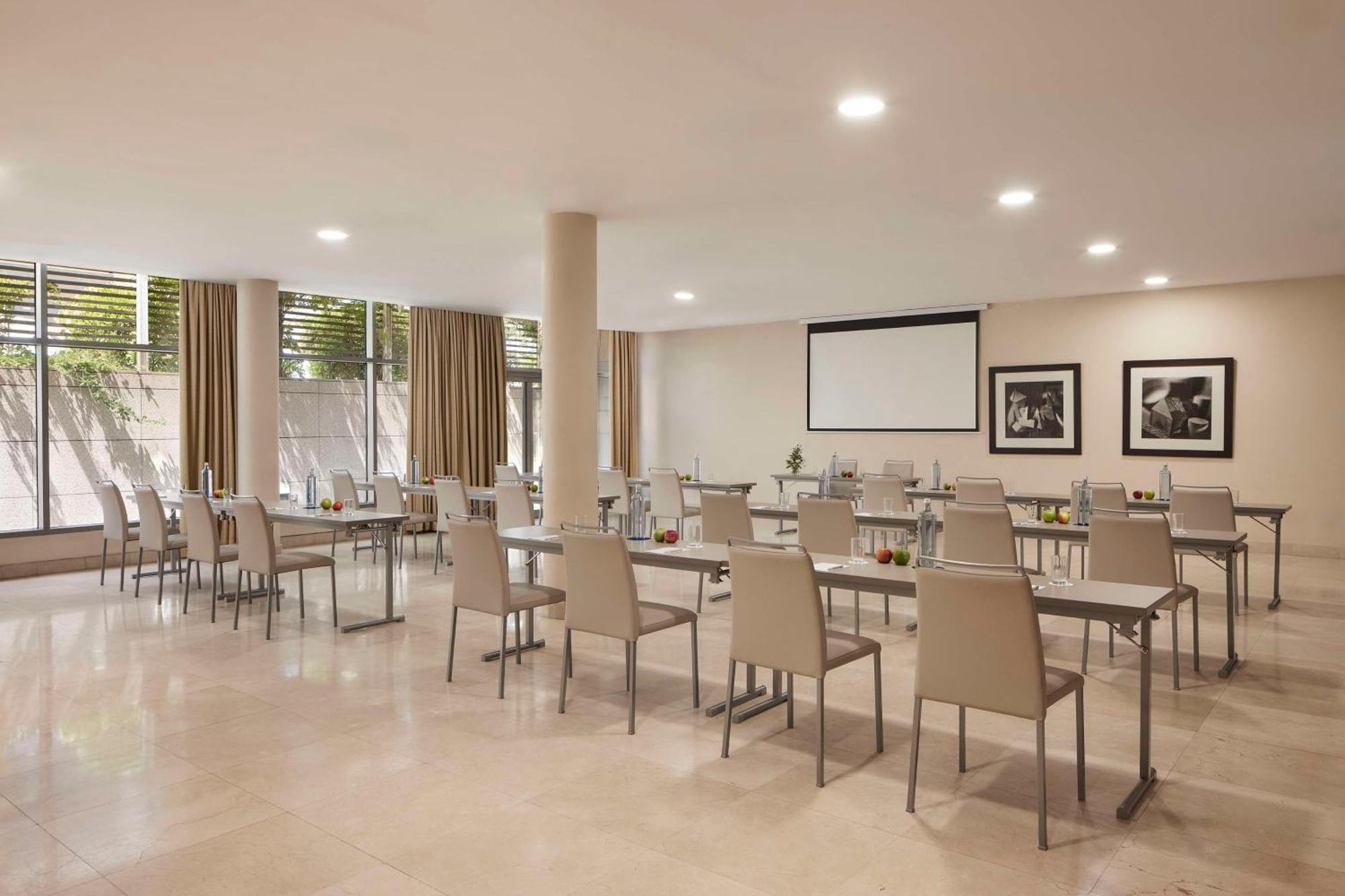 Nh Alcorcon Hotell Eksteriør bilde