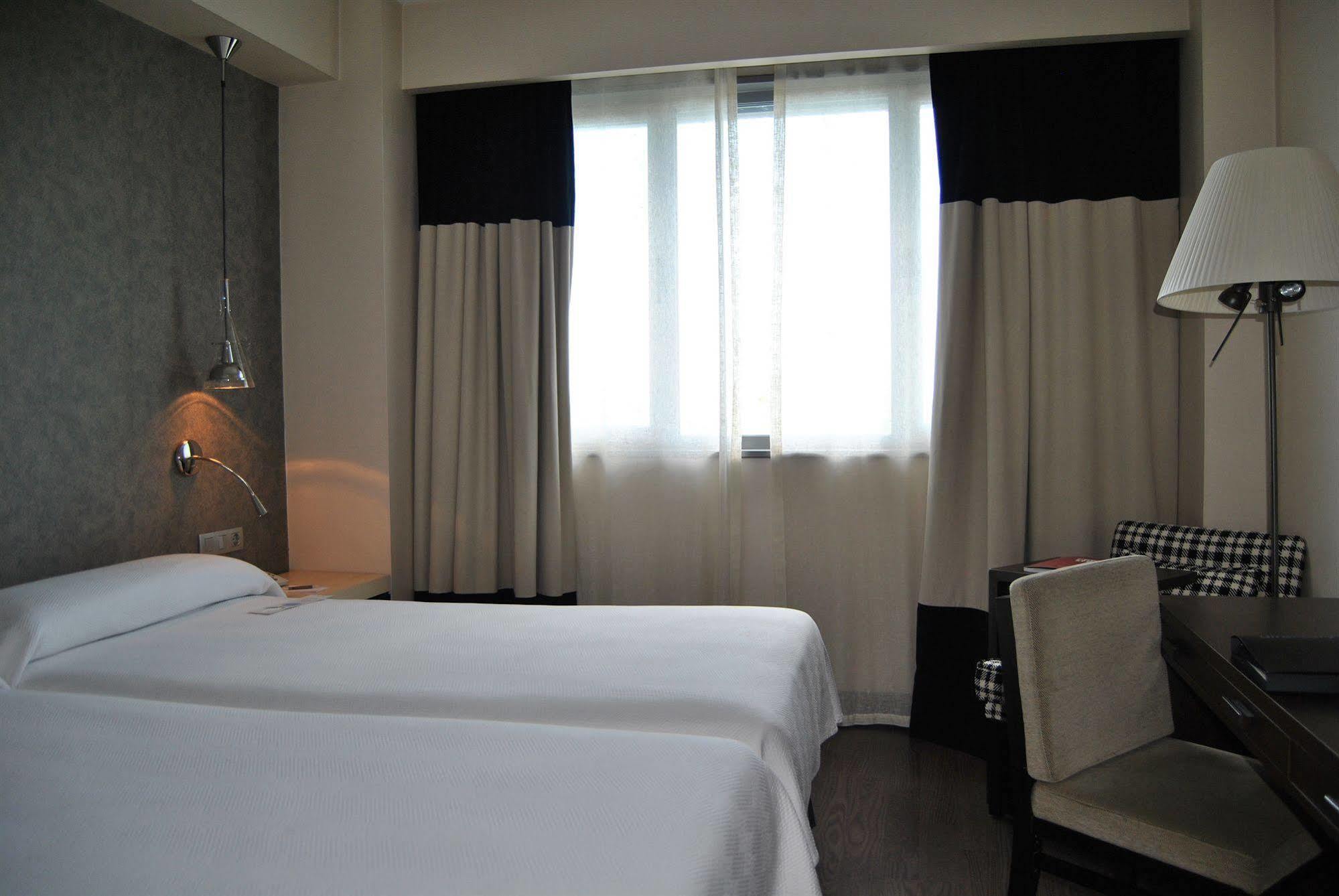 Nh Alcorcon Hotell Eksteriør bilde